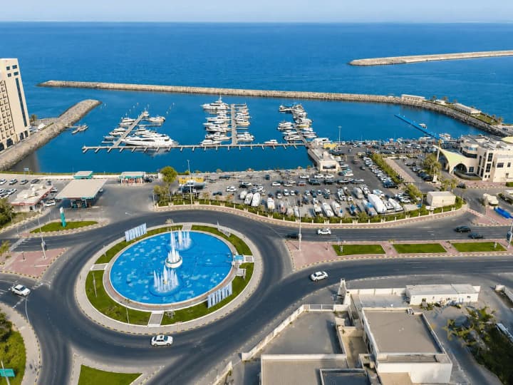 For Rent – Fully Furnished 1 Bedroom Apartment with Direct Sea View – Fujairah Corniche
