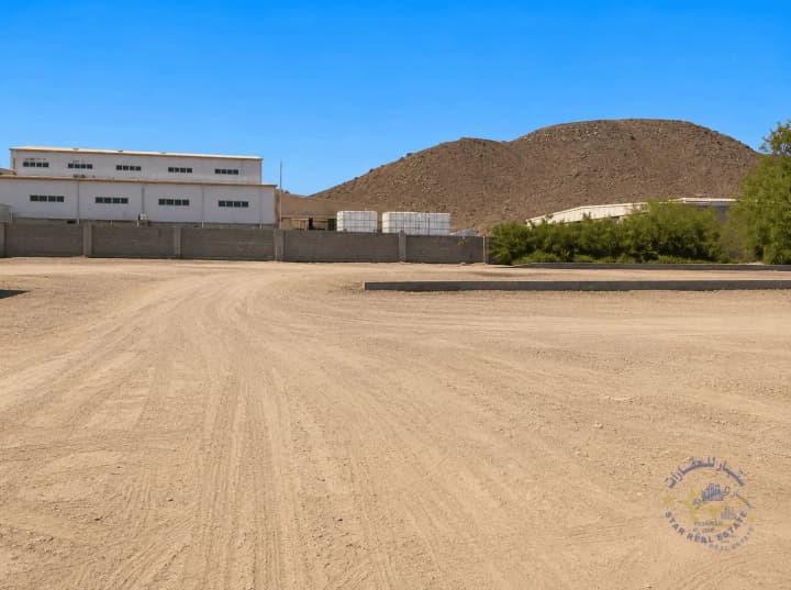 Industrial land for sale, Garage, area 1423 m², in Al Hail Industrial Area, Fujairah